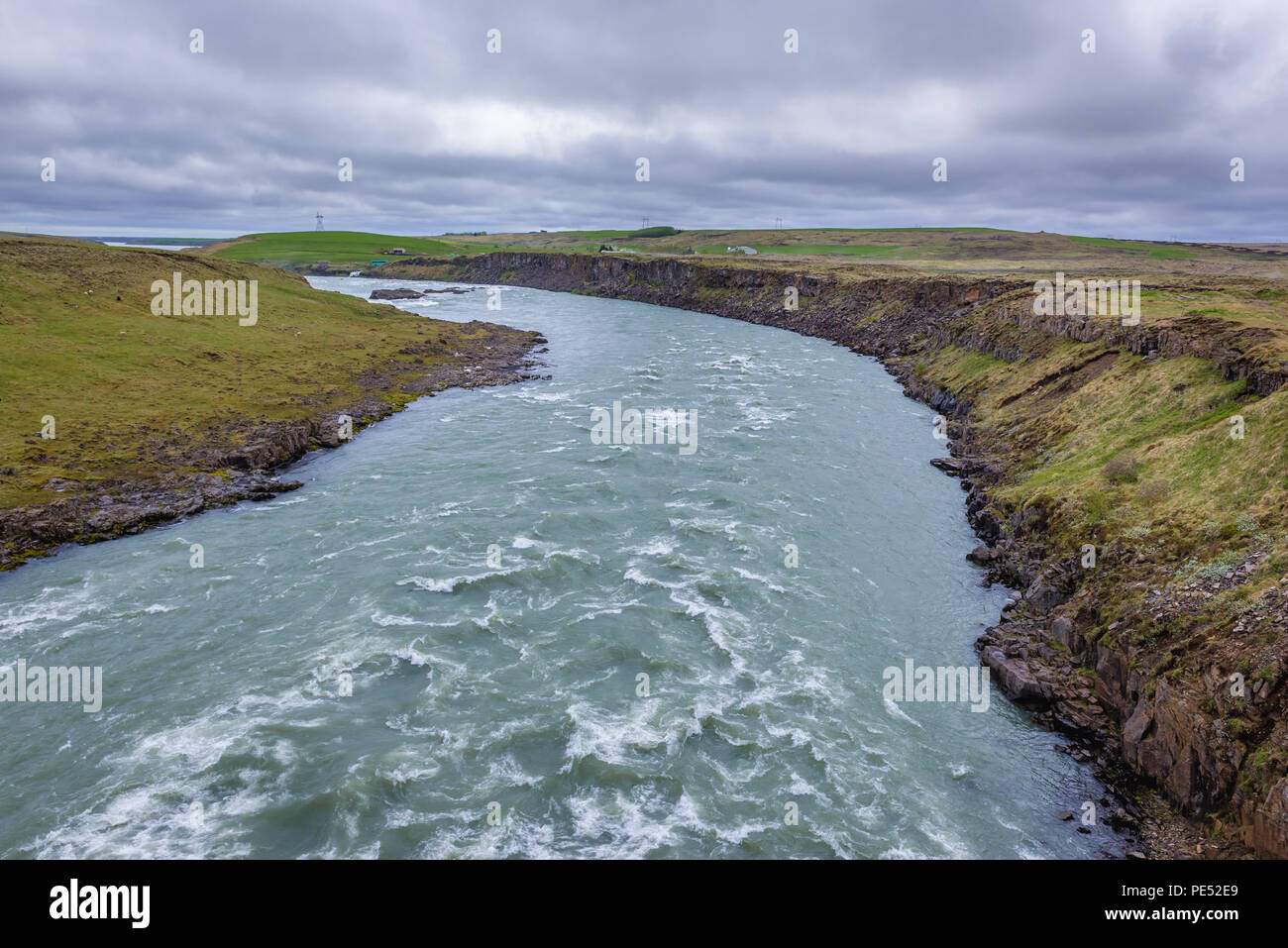 Fiume Thjorsa nel sud-ovest dell'Islanda, vista da un punto di vista della cascata Urridafoss Foto Stock