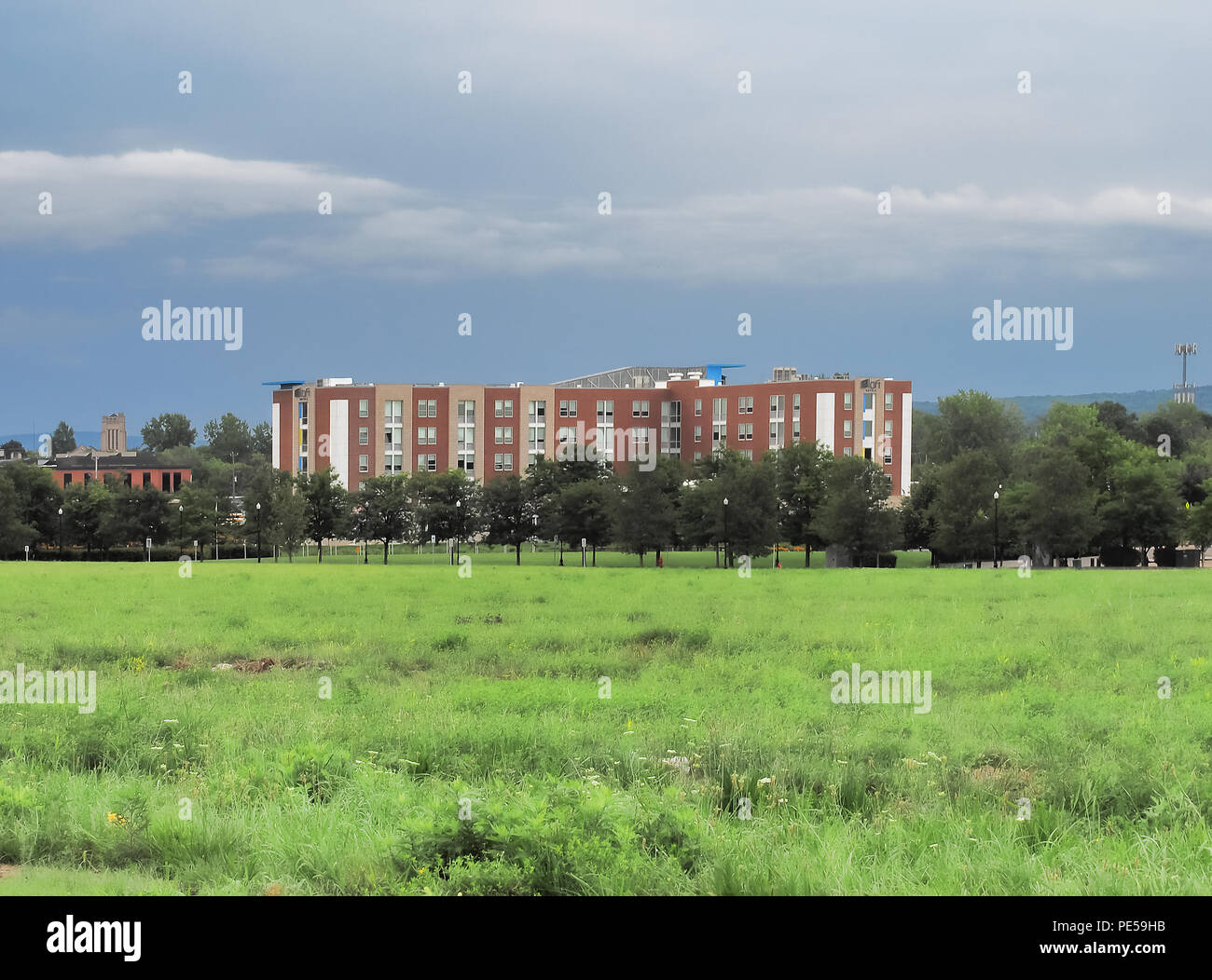 Syracuse, New York, Stati Uniti d'America. Agosto 11, 2018. Vista di Aloft Siracusa porto interno, la costruzione di un nuovo ed elegante hotel vicino a destino USA dal solare Street in Syra Foto Stock