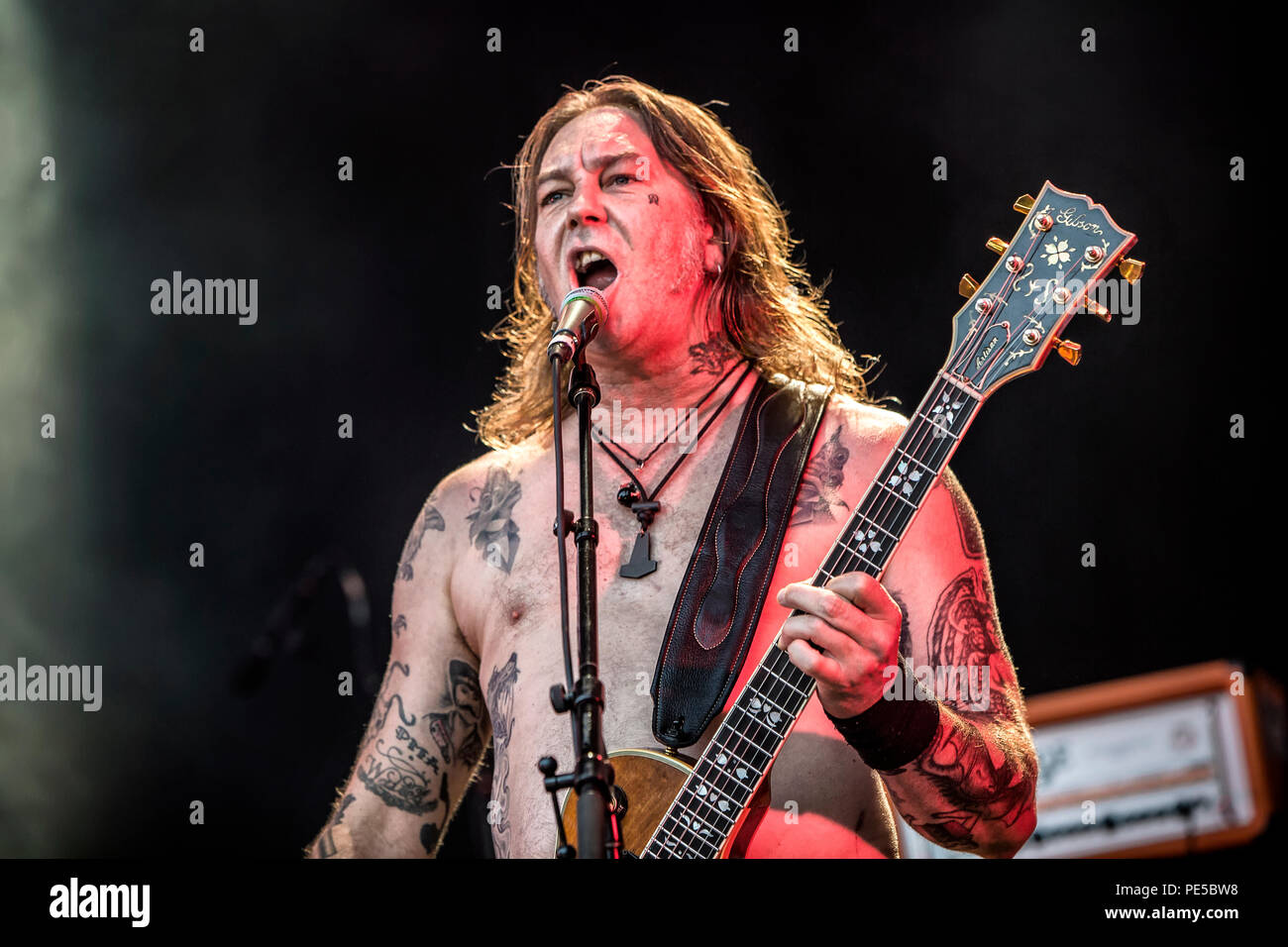 Norvegia, Oslo - Agosto 09, 2018. La American heavy metal band High on Fire esegue un concerto dal vivo durante il norvegese music festival Øyafestivalen 2018 a Oslo. Qui il chitarrista e cantante Matt Pike è visto dal vivo sul palco. (Photo credit: Gonzales foto - Terje Dokken). Foto Stock