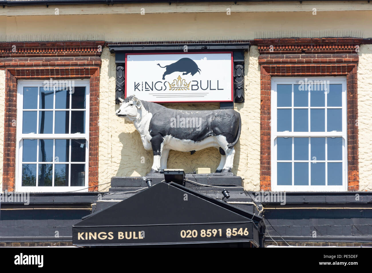 Il Re Bull Pub, East Street, abbaiando, London Borough of Barking e Dagenham, Greater London, England, Regno Unito Foto Stock