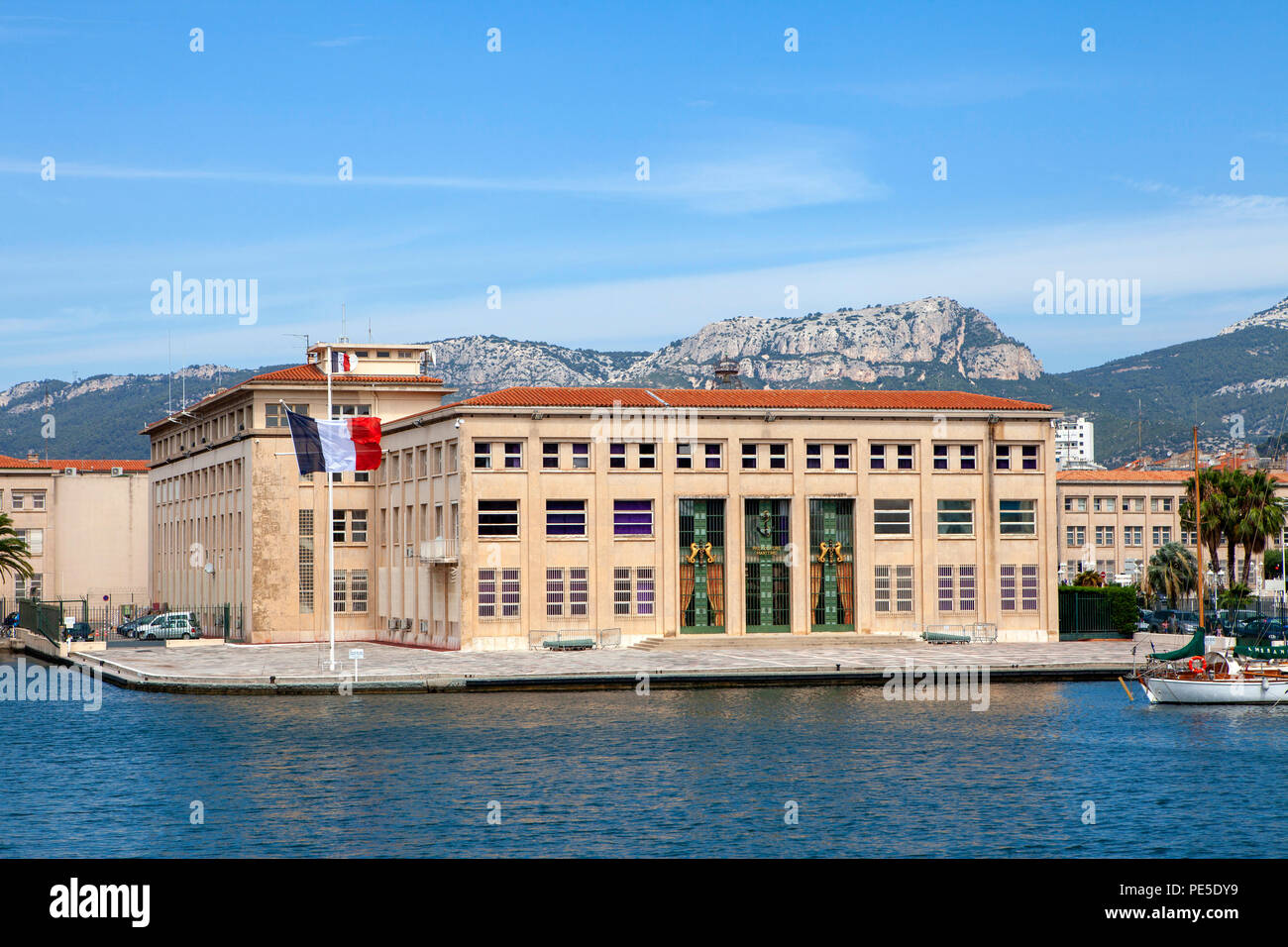 Prefettura marittima dell'edificio mediterraneo essendo il rappresentante dello Stato in mare a Tolone lungo il porto nel sud-est della Francia Foto Stock