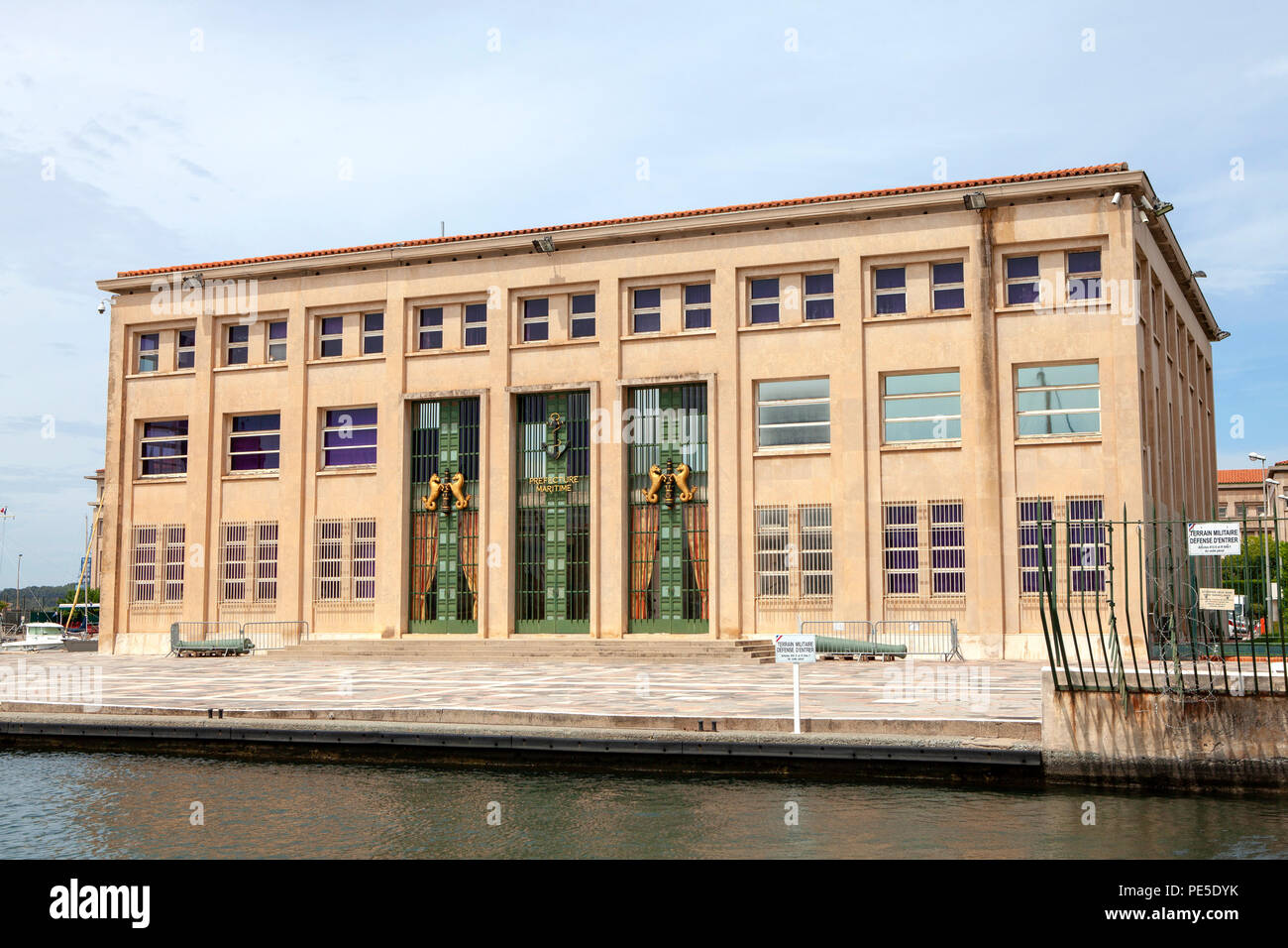 Prefettura marittima dell'edificio mediterraneo essendo il rappresentante dello Stato in mare a Tolone lungo il porto nel sud-est della Francia Foto Stock