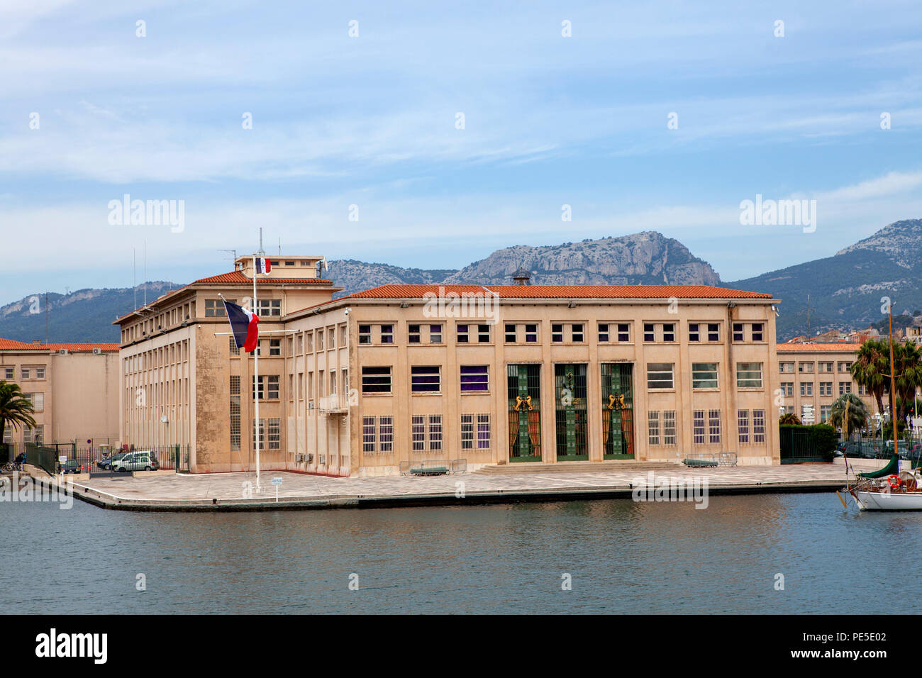 Prefettura marittima dell'edificio mediterraneo essendo il rappresentante dello Stato in mare a Tolone lungo il porto nel sud-est della Francia Foto Stock