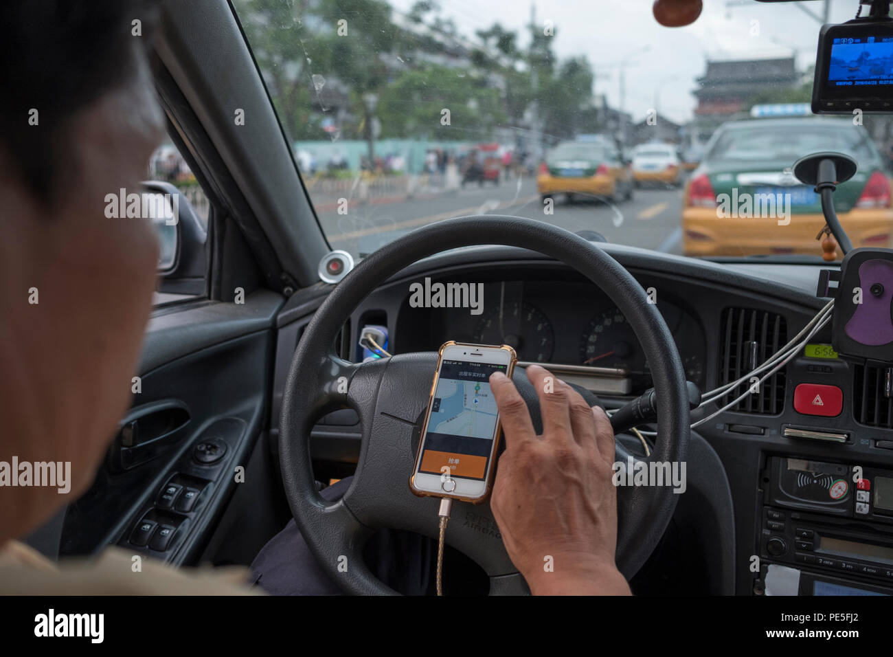 Wang Jiandong, un tassista che usa l'app Didi a Pechino, in Cina. 08 agosto 2018 Foto Stock