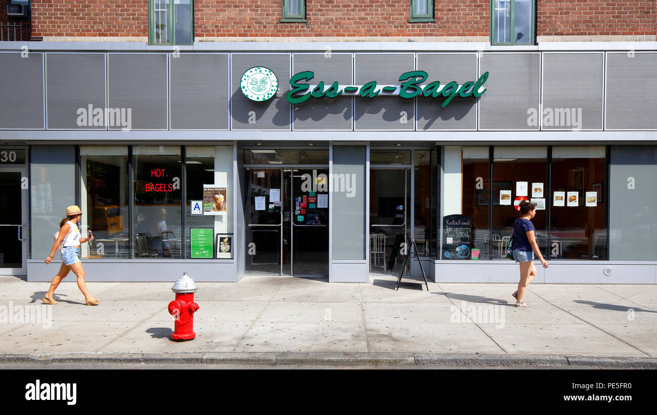Ess-a-Bagel, 324 primo Ave, New York, NY. esterno alla vetrina di un bagelry, bagel shop in Peter Cooper quartiere di Manhattan. Foto Stock