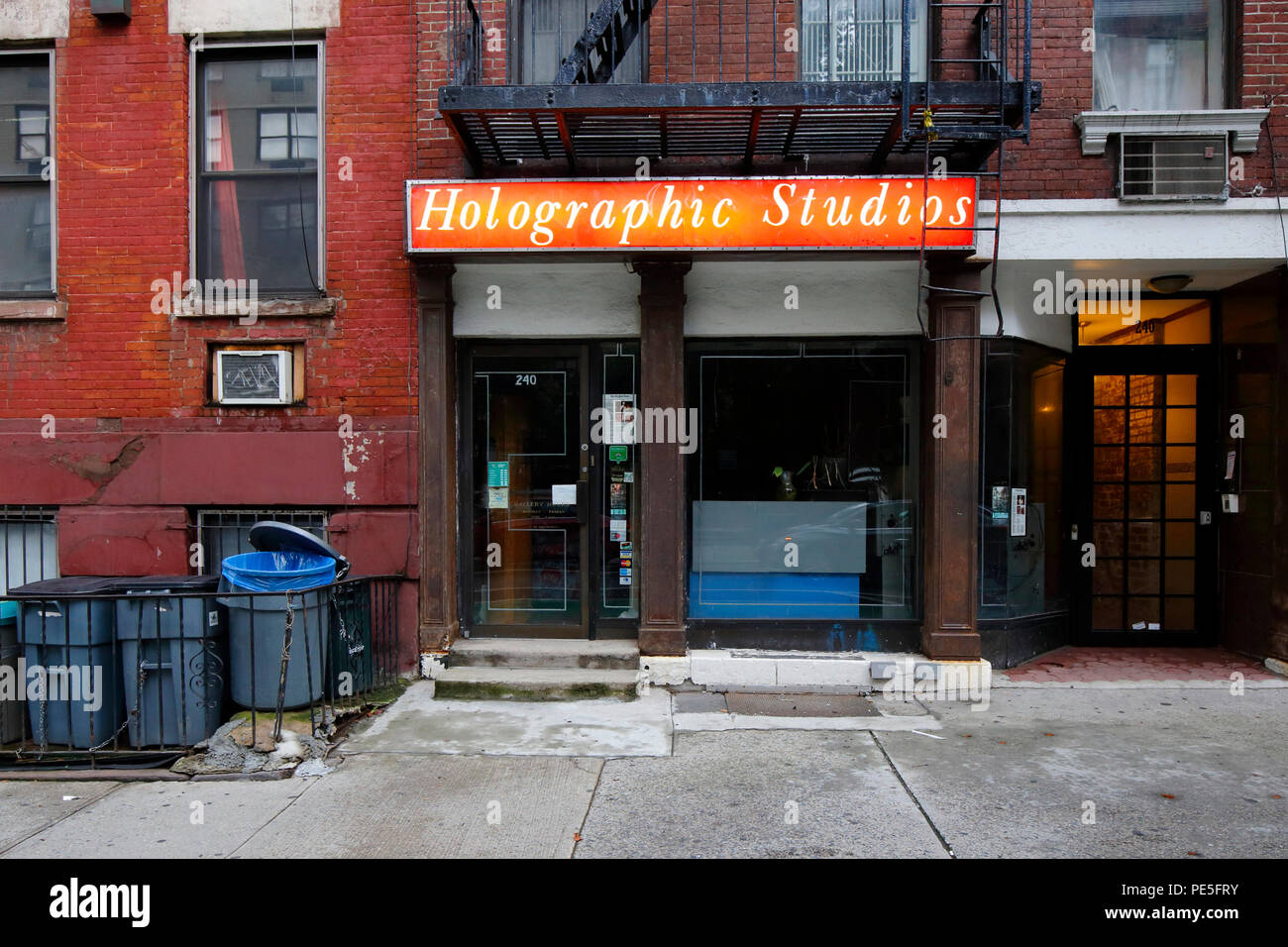 Studios olografico, 240 E 26th St, New York, NY. esterno di un art studio e galleria nel kips bay quartiere di Manhattan Foto Stock