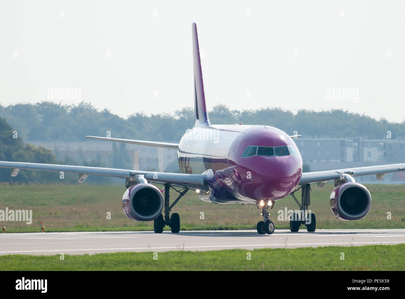 Compagnia aerea a basso costo Wizzair aeromobile Airbus A320-232 in Aeroporto Lech Walesa di Danzica, Polonia. 9 agosto 2018 © Wojciech Strozyk / Alamy Stock Photo Foto Stock