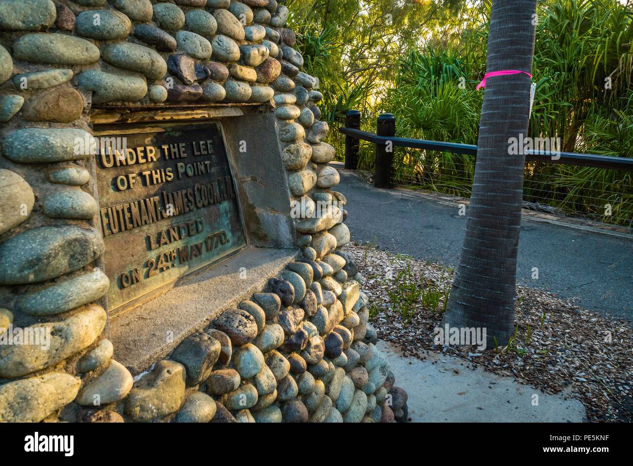 La Captain Cook Monument e la placca in diciassette anni settanta Foto Stock