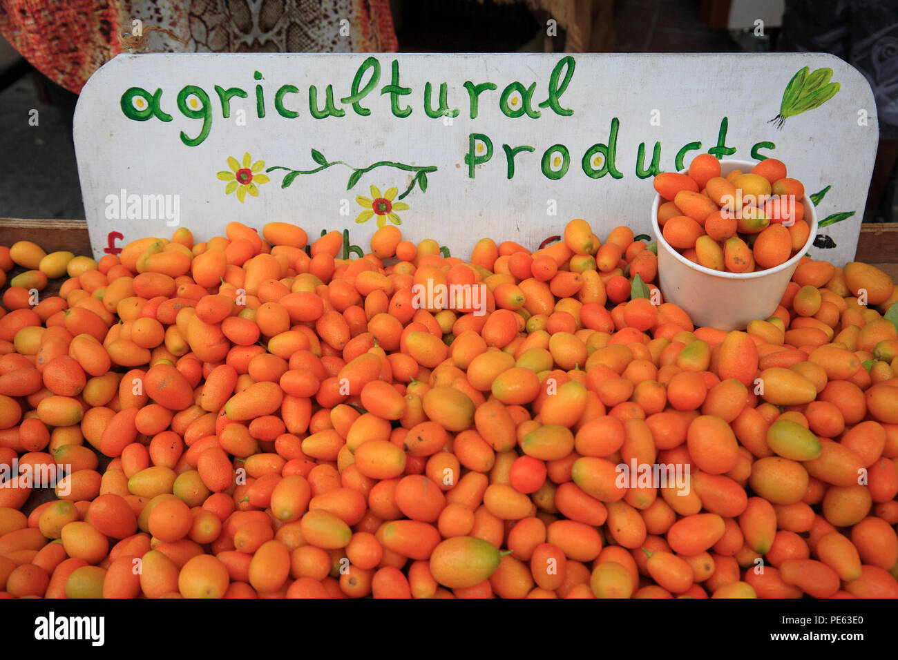 Kumquat tradizionali frutti al mercato di Corfù città vecchia di Corfù, Grecia, Europa Foto Stock