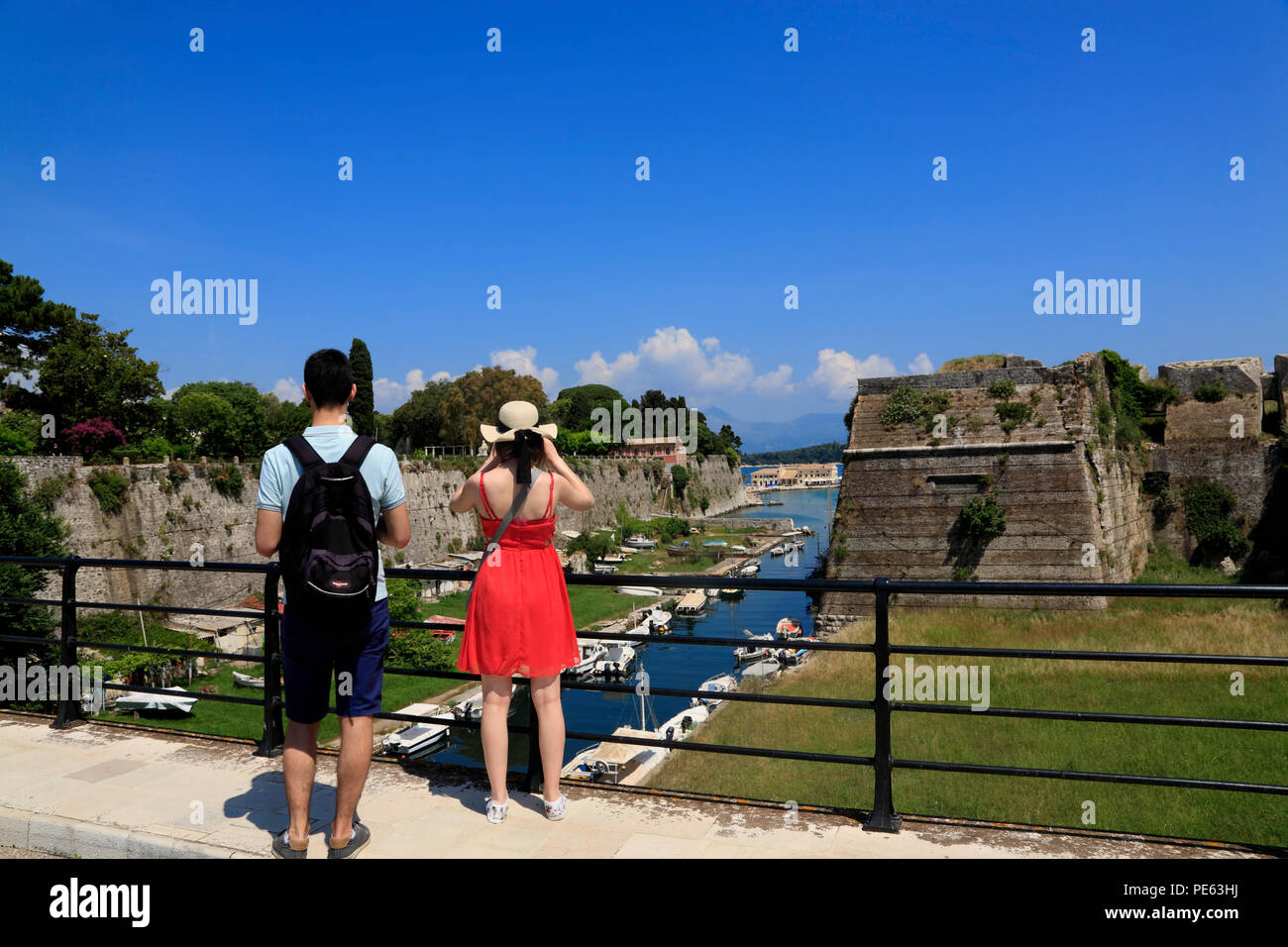 Contrafossa canal di fronte alla Fortezza Vecchia, Corfù Corfù, Grecia, Europa Foto Stock