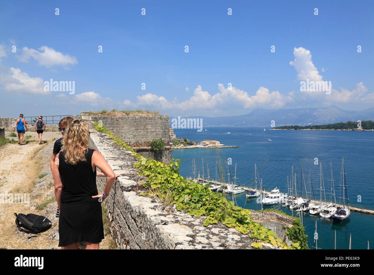 Vista dalla Vecchia Fortezza di Porto degli Yacht, Corfù Corfù, Grecia, Europa Foto Stock