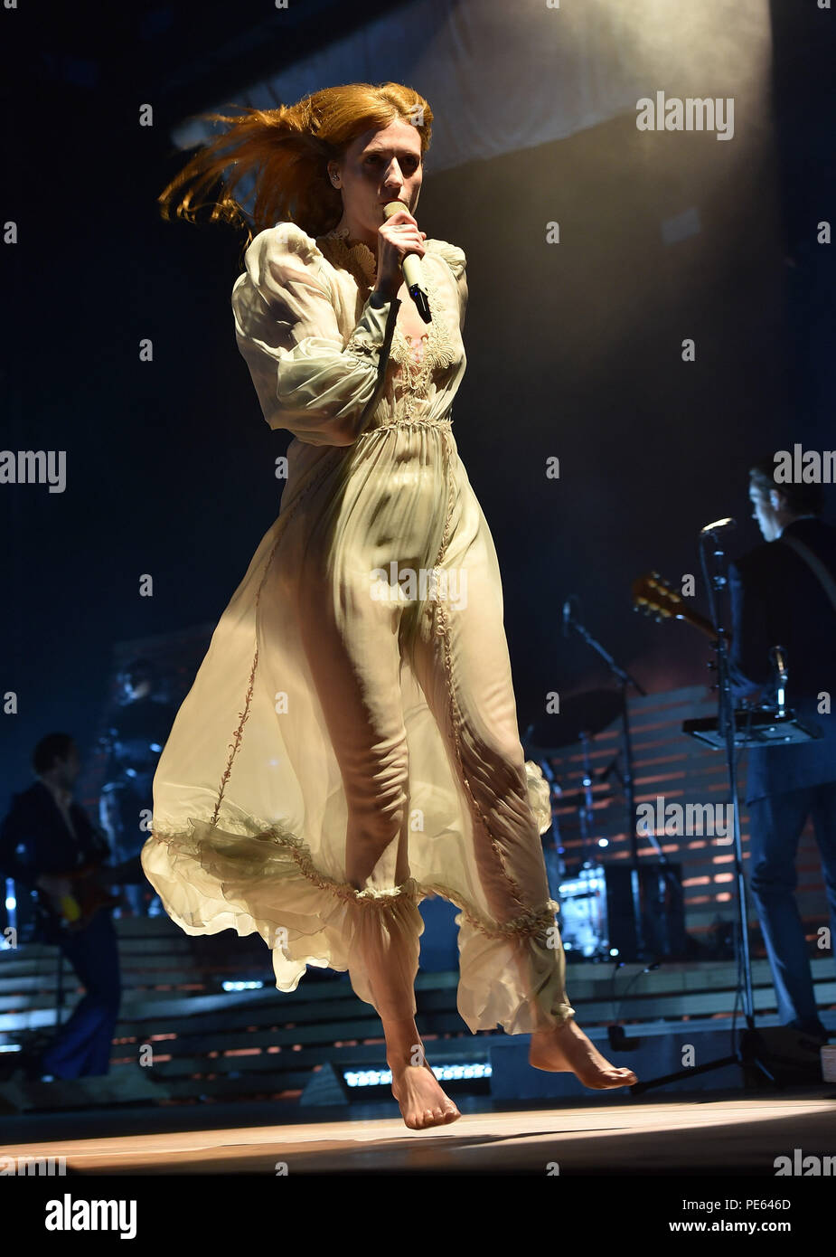 San Francisco, Stati Uniti d'America. 11 Ago, 2018. Florence Welch di Firenze + la macchina esegue durante il 2018 al di fuori di Terre di musica e Arts Festival al Golden Gate Park il 11 agosto 2018 a San Francisco, California. Credito: imageSPACE/MediaPunch Foto Stock