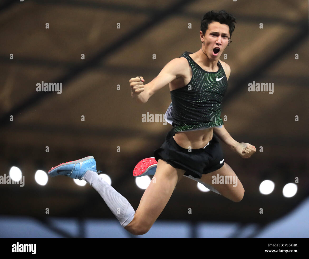 Berlino, Germania. 12 Ago, 2018. Atletica, Campionati Europei allo Stadio Olimpico: pole vault, uomini, finale: Timur Morgunov dal team di folle di atleti russi cheers. Credito: Kay Nietfeld/dpa/Alamy Live News Foto Stock