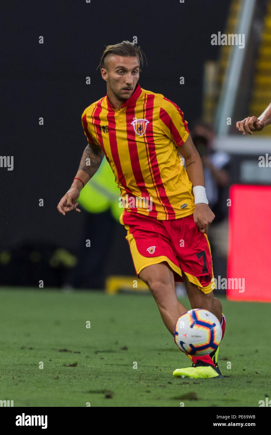 Gianluca Di Chiara (Benevento) durante l'Italiano terzo turno di Coppa Italia match tra Udinese 1-2 Benevento alla Dacia Stadium il 11 agosto 2018 a Udine, Italia. Credito: Maurizio Borsari/AFLO/Alamy Live News Foto Stock