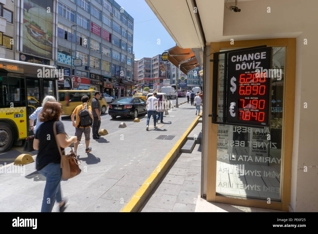Istanbul, Turchia. 13 Agosto, 2018. La lira turca si immerge di nuovo record basso Credito: Engin Karaman/Alamy Live News Foto Stock