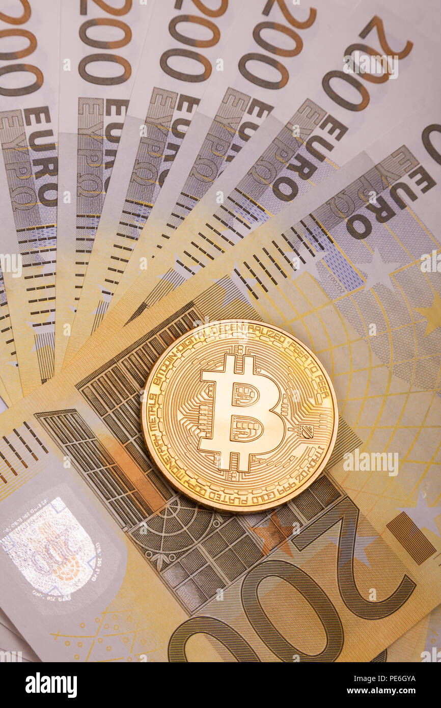 Bitcoin btc crypto valuta moneta oltre 200 banconote in euro Foto stock -  Alamy