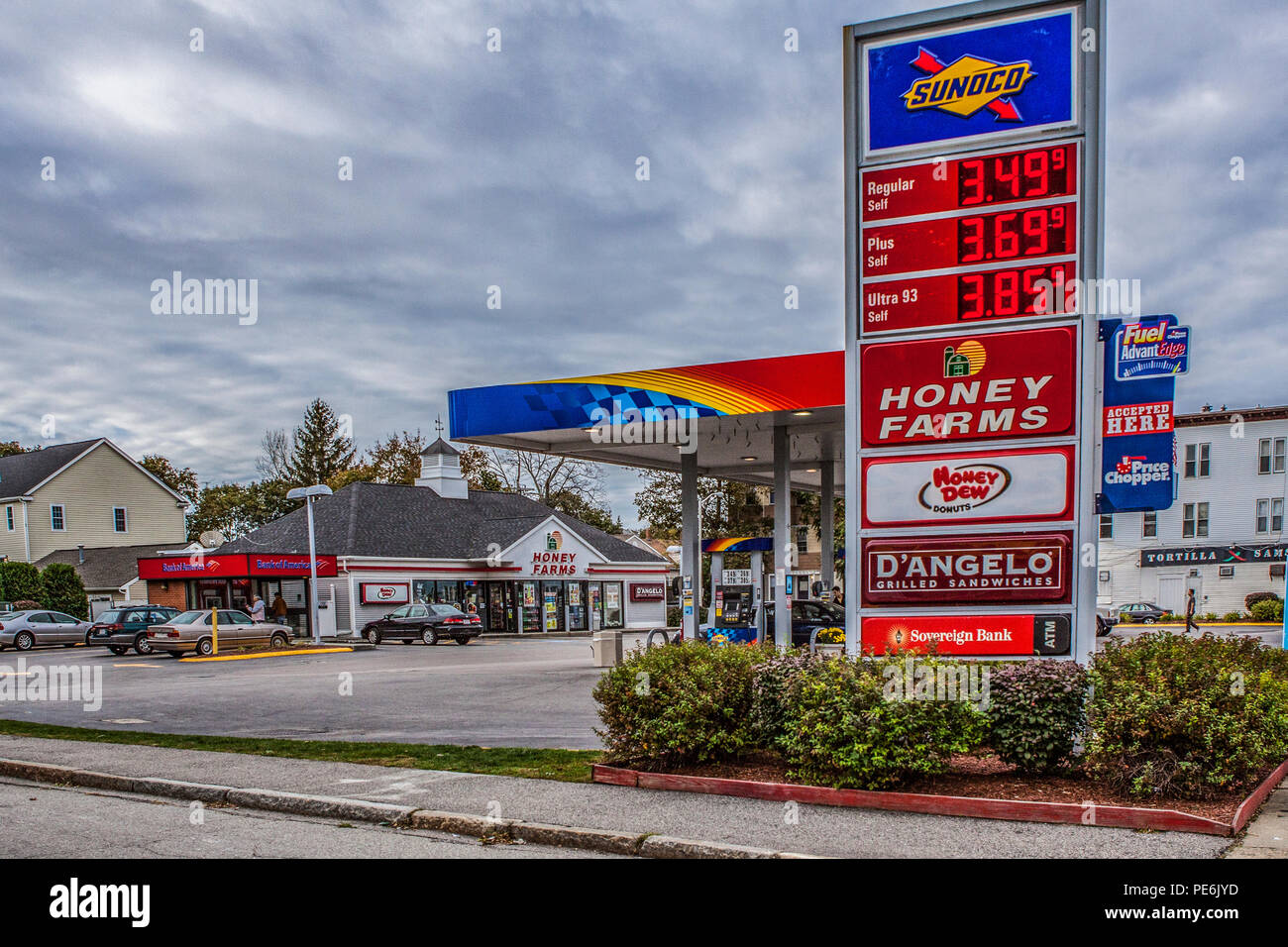 Honey Farms gas station e praticità negozio su Highland Street a Worcester, MA Foto Stock