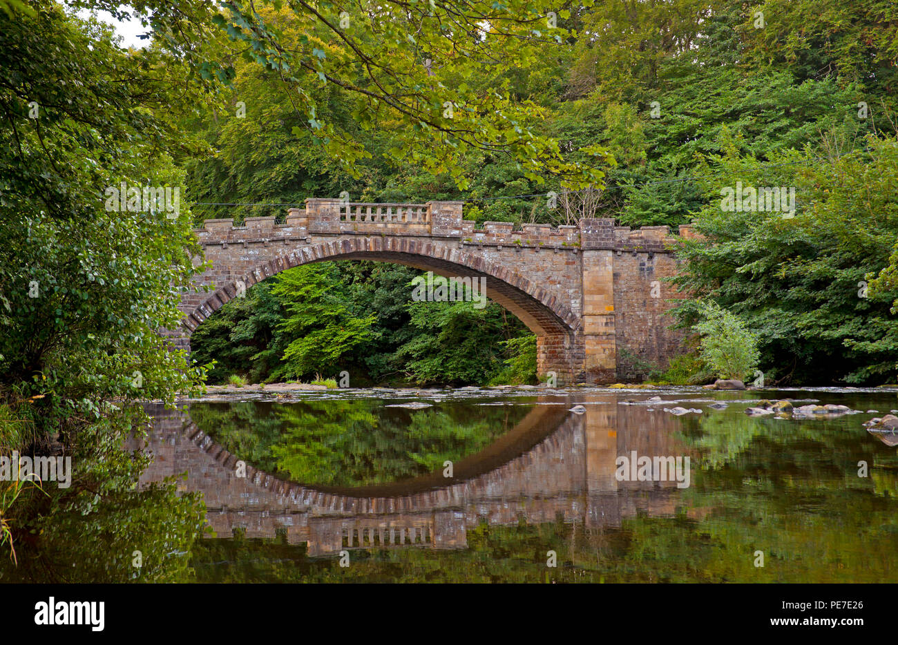 Nasmyth ponte sul fiume, mandorla, Almondell, East Calder, West Lothian, Scozia UK Foto Stock