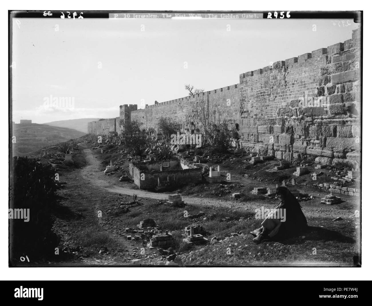 Attorno alla parete della città (Gerusalemme). La parete est, che mostra la parete erodiano e Golden Gate Foto Stock