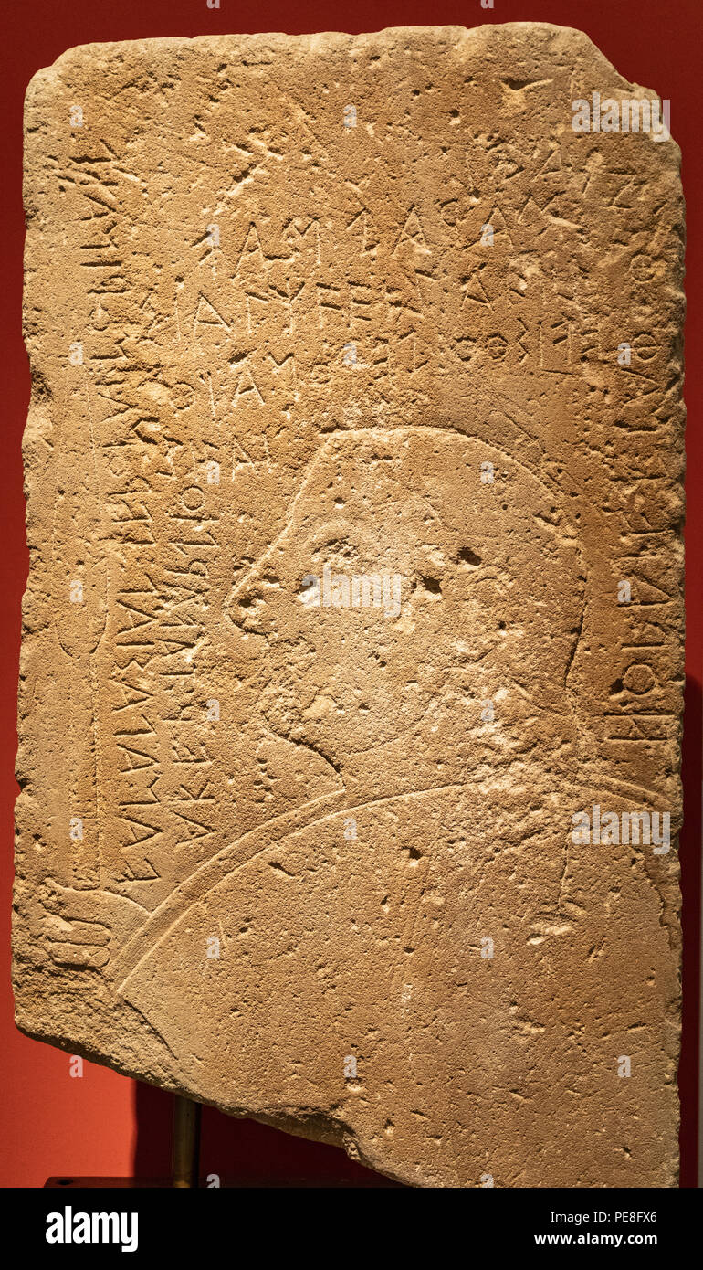 Figura maschile rivolto verso sinistra tenendo la lancia Lemnian Lingua, Lettere Greche, Agios Alexandros Chiesa, Kaminia, Lemnos, VI secolo A.C. Foto Stock