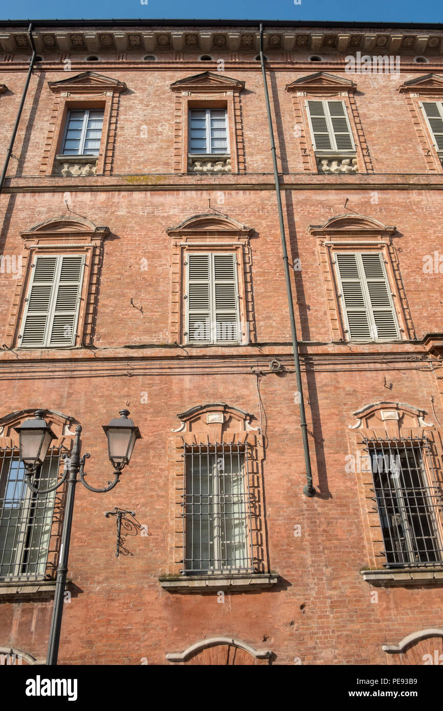 Piacenza, Emilia Romagna, Italia: facciata di un palazzo storico in via Roma Foto Stock