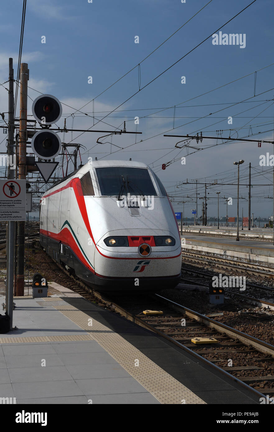 Frecciabianca;convoglio elettrico;414 107-9;avvicinando la stazione santa lucia;;Venezia Italia Foto Stock