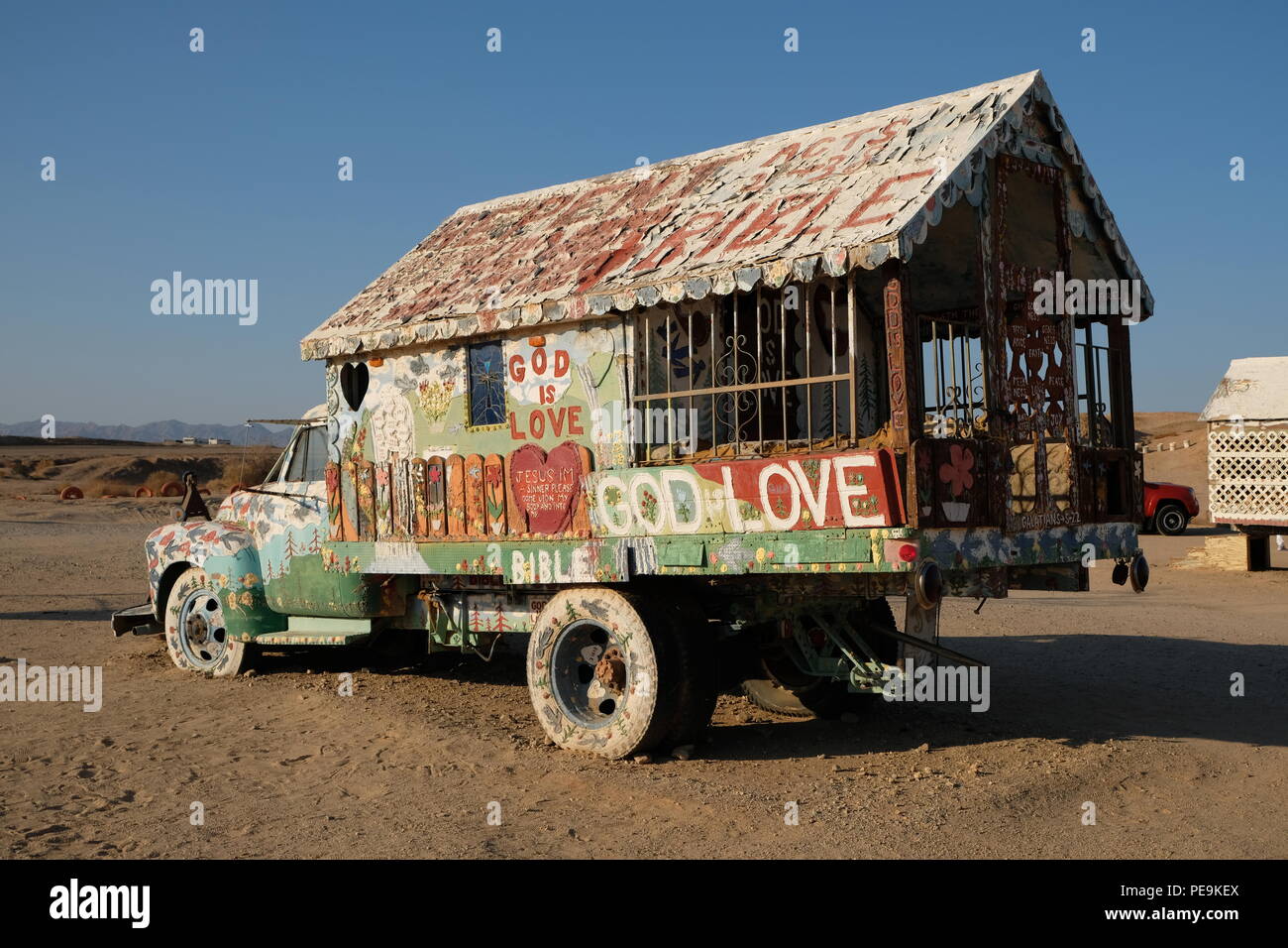 Carrello a salvezza montanari arte di installazione vicino alla città di Soletta e Niland, California, Stati Uniti. Foto Stock