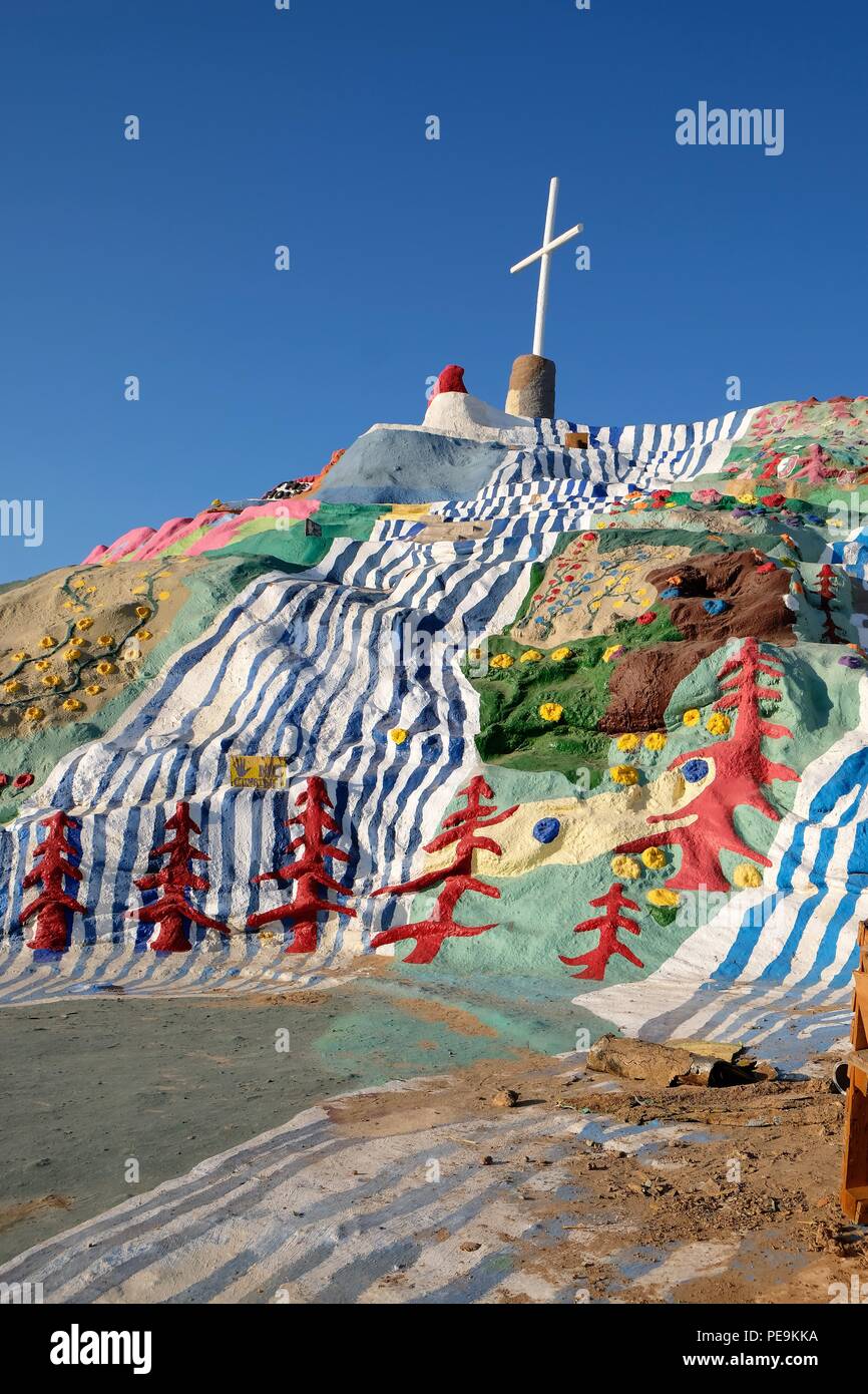 La salvezza dei popoli della montagna arte di installazione vicino alla città di Soletta e Niland, California, Stati Uniti. Foto Stock