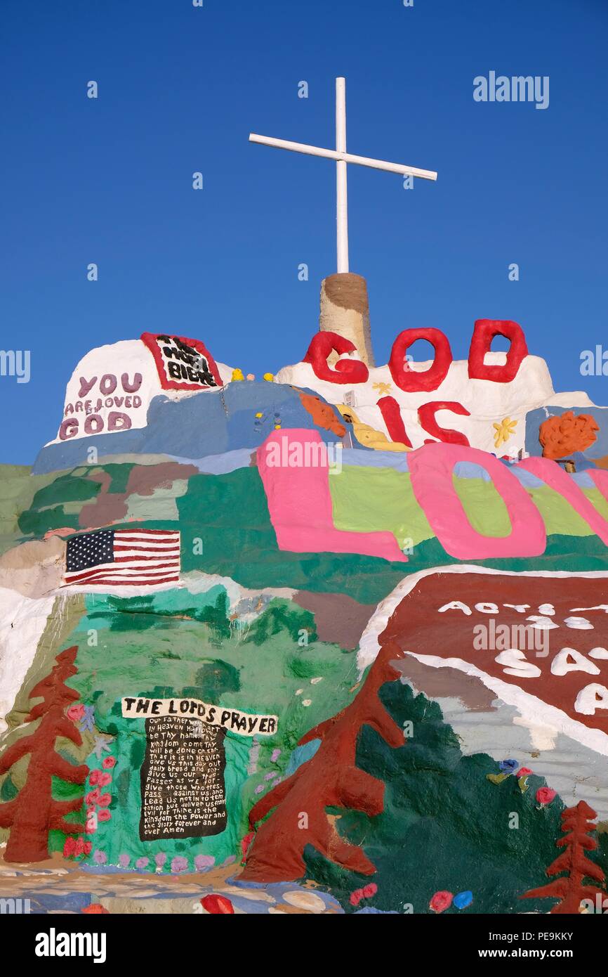 La salvezza dei popoli della montagna arte di installazione vicino alla città di Soletta e Niland, California, Stati Uniti. Foto Stock