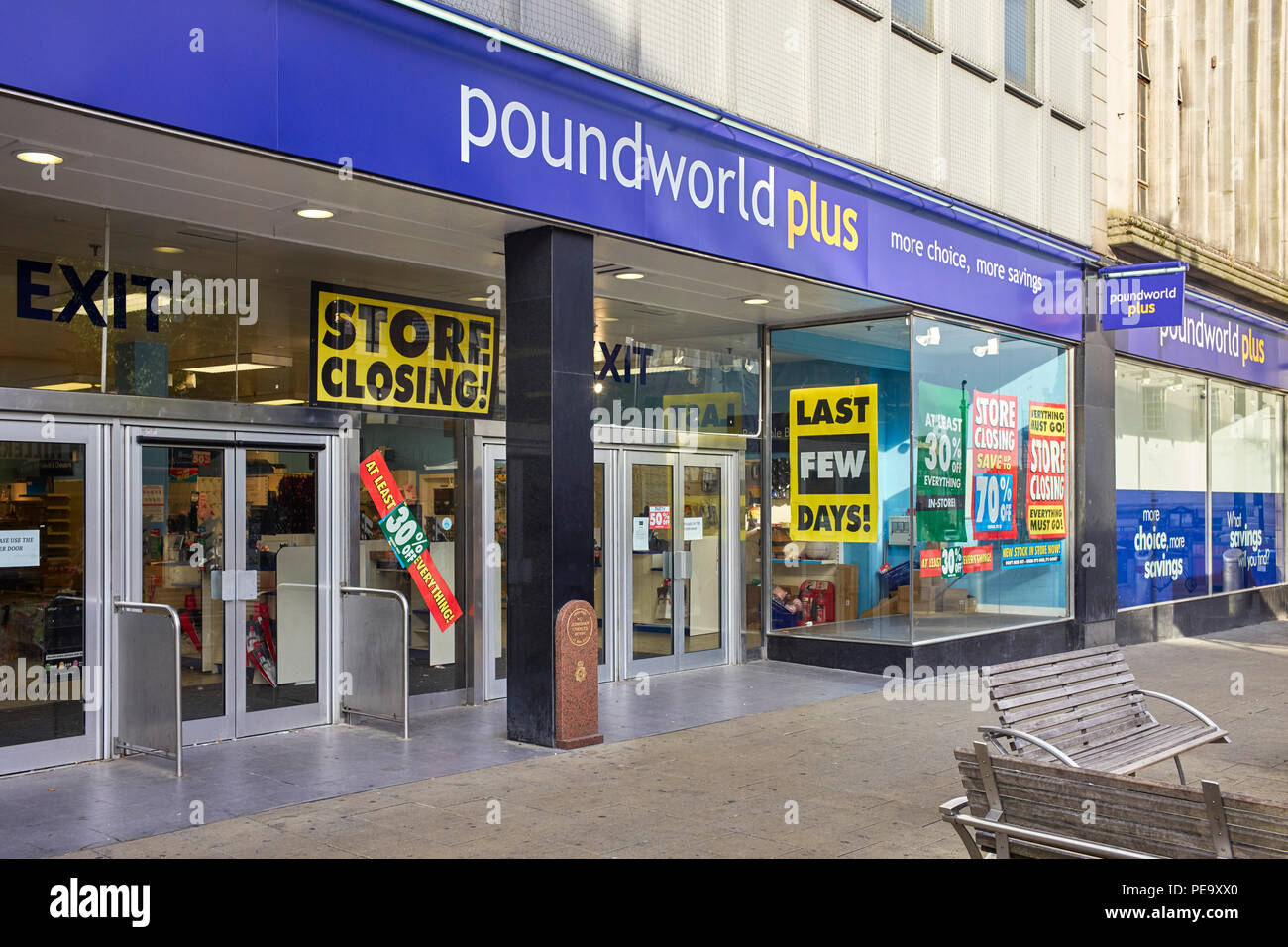 La finale ultimi giorni di Poundworld plus shop nel centro di Luton, Bedfordshire Foto Stock