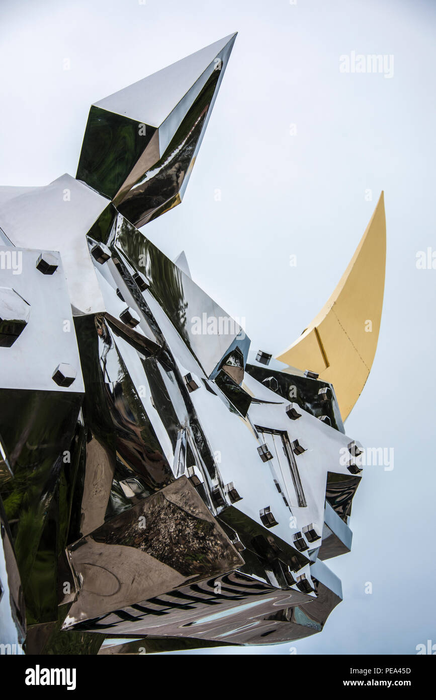 King Kong Rhino, scultura di metallo da Li-Jen Shih esposto alla Biennale di Venezia aria aperta Mostra di Venezia, 2017 Foto Stock