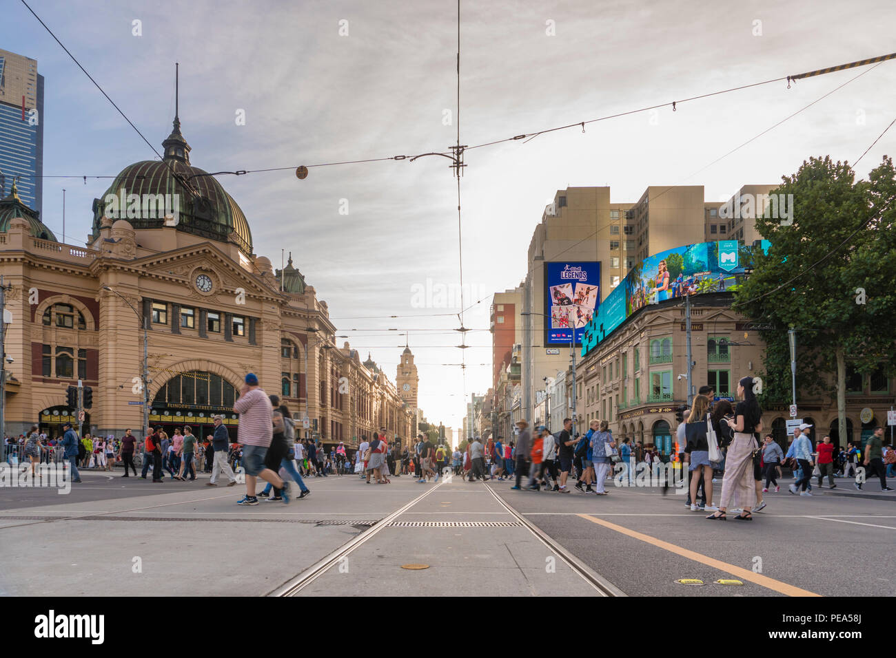 Vista di Finders Street Station a Melbourne, Australia Foto Stock