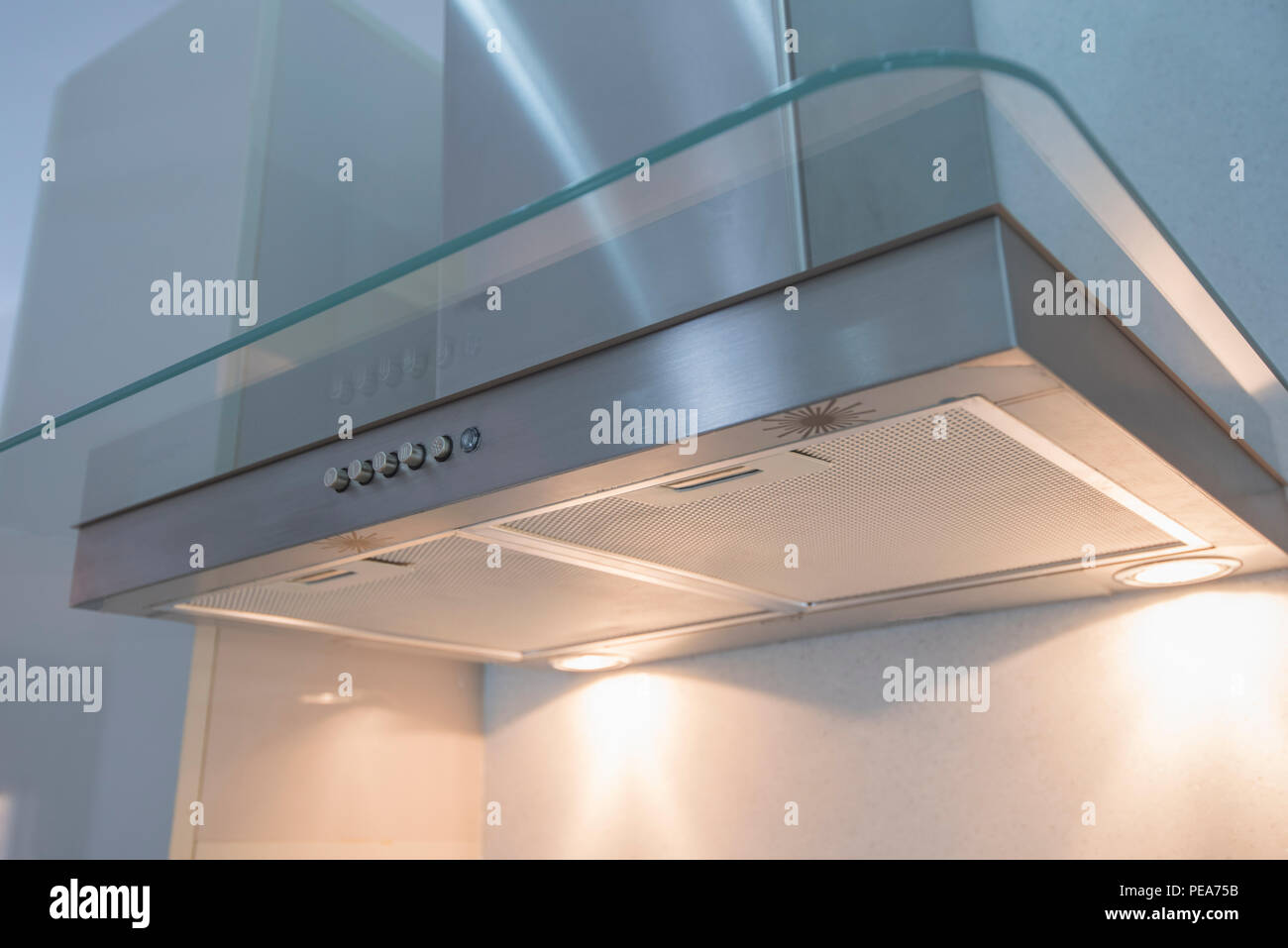 Interior design arredamento moderno che mostra la ventola estrattore apparecchio in appartamento di lusso showroom Foto Stock