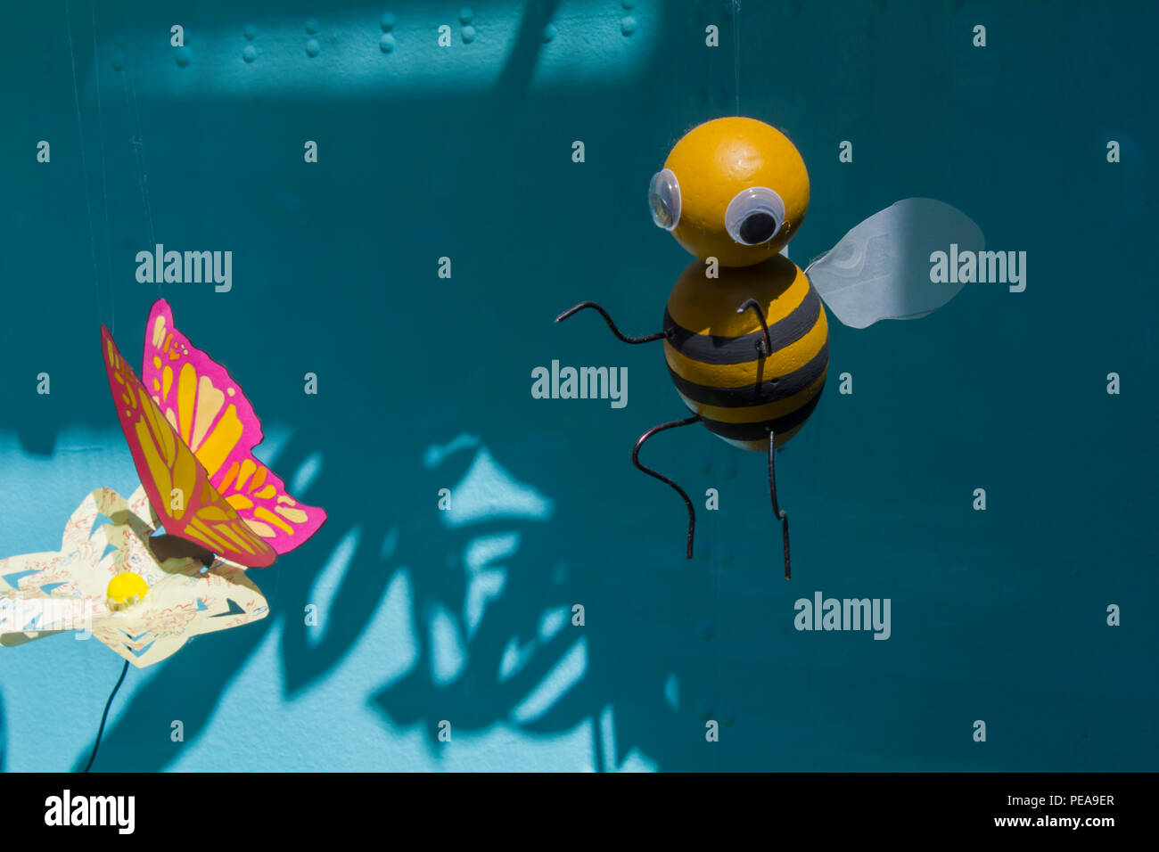 Bee e Butterfly abbellimento Foto Stock