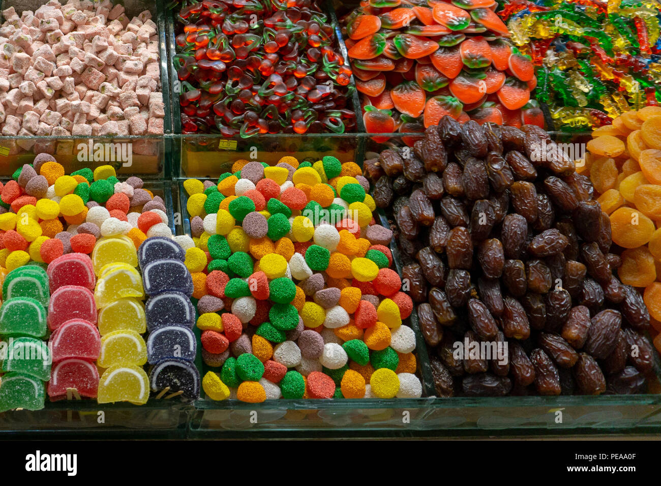 Candy in stallo nel mercato turco Foto Stock