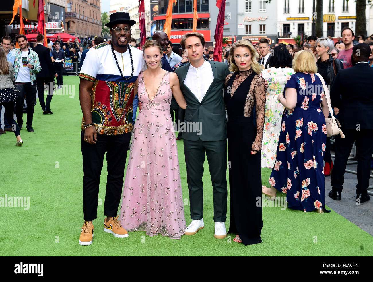 Cast (sinistra-destra) Hammed, infatti Animashaun, Hannah Tointon, Joe Thomas e Emma Rigby frequentando la prima mondiale del Festival presso il Cineworld Leicester Square, Londra. Foto Stock