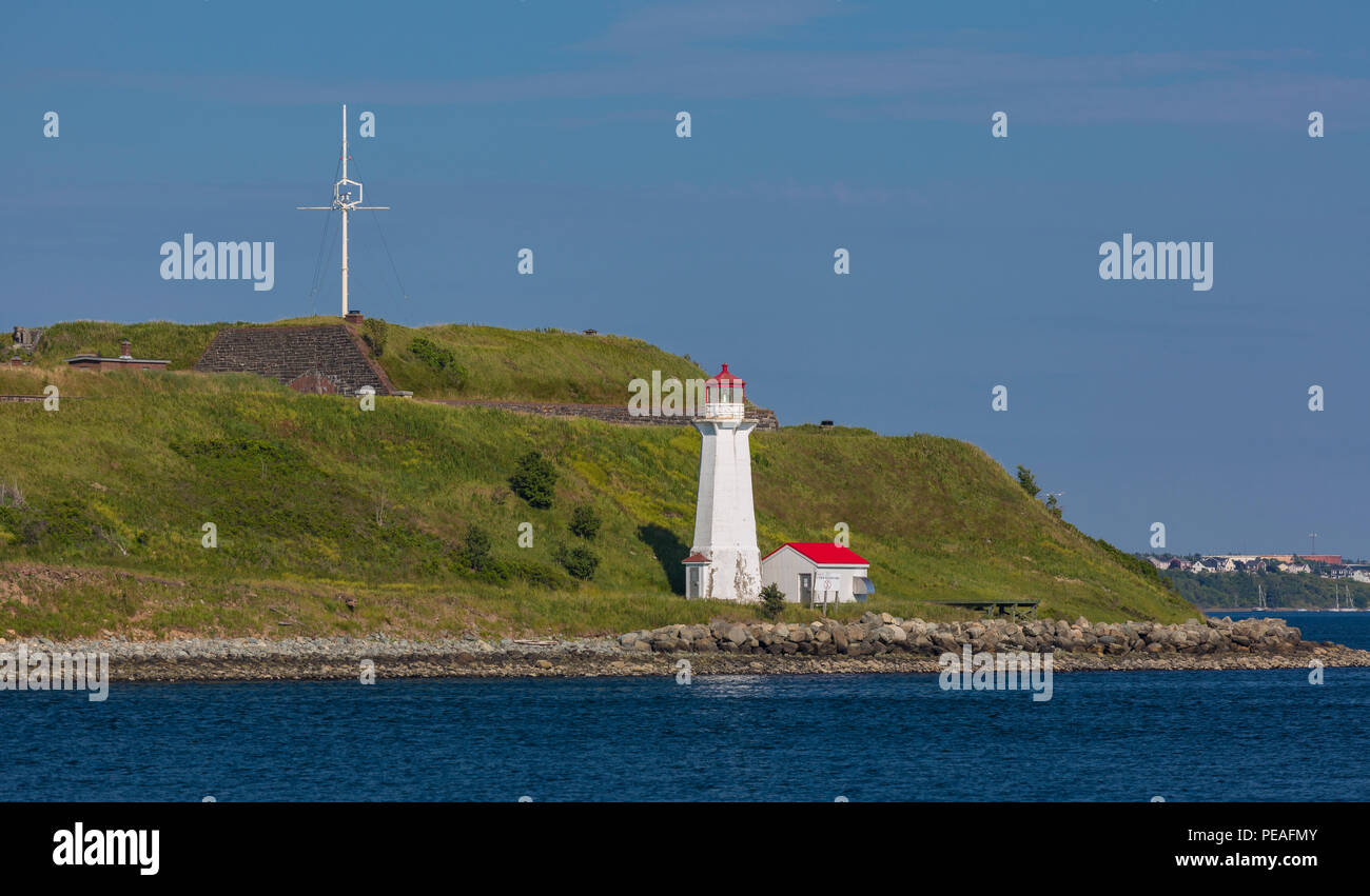 HALIFAX, Nova Scotia, Canada - Faro sull isola McNabs in Halifax Seaport. Foto Stock