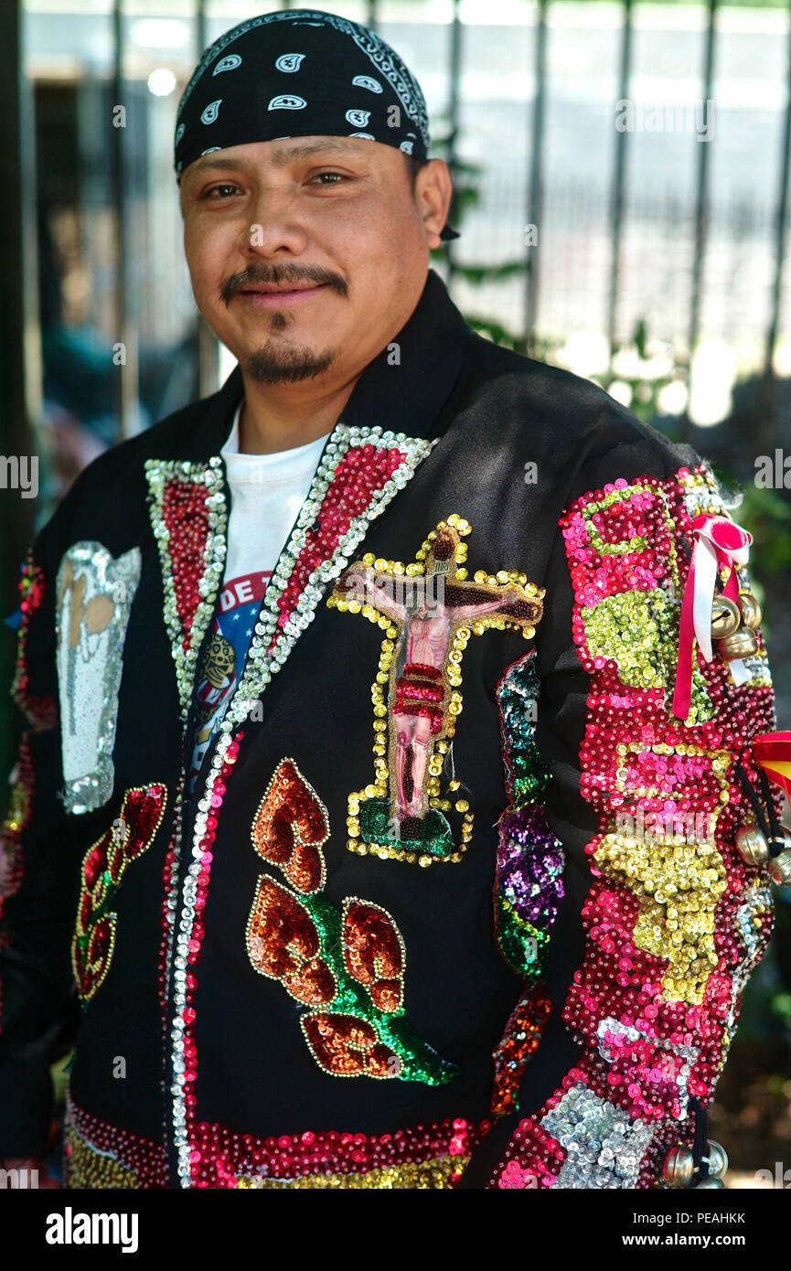 La ballerina da Los Tecuanes de San Gabriel in Puebla. La danza rappresenta due tribù, i Chichimeca e la zapoteca, lavorando insieme in un tentativo Foto Stock