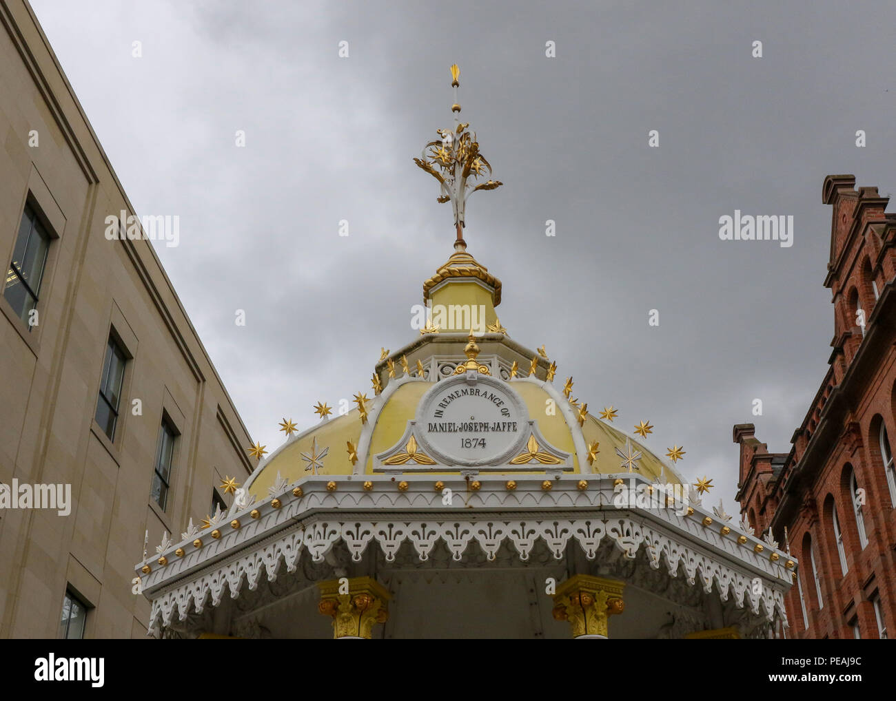 La fontana di Jaffe Belfast. Il Vittoriano fontana commemorativa di Daniel Joseph Jaffe è in Victoria Square. Foto Stock