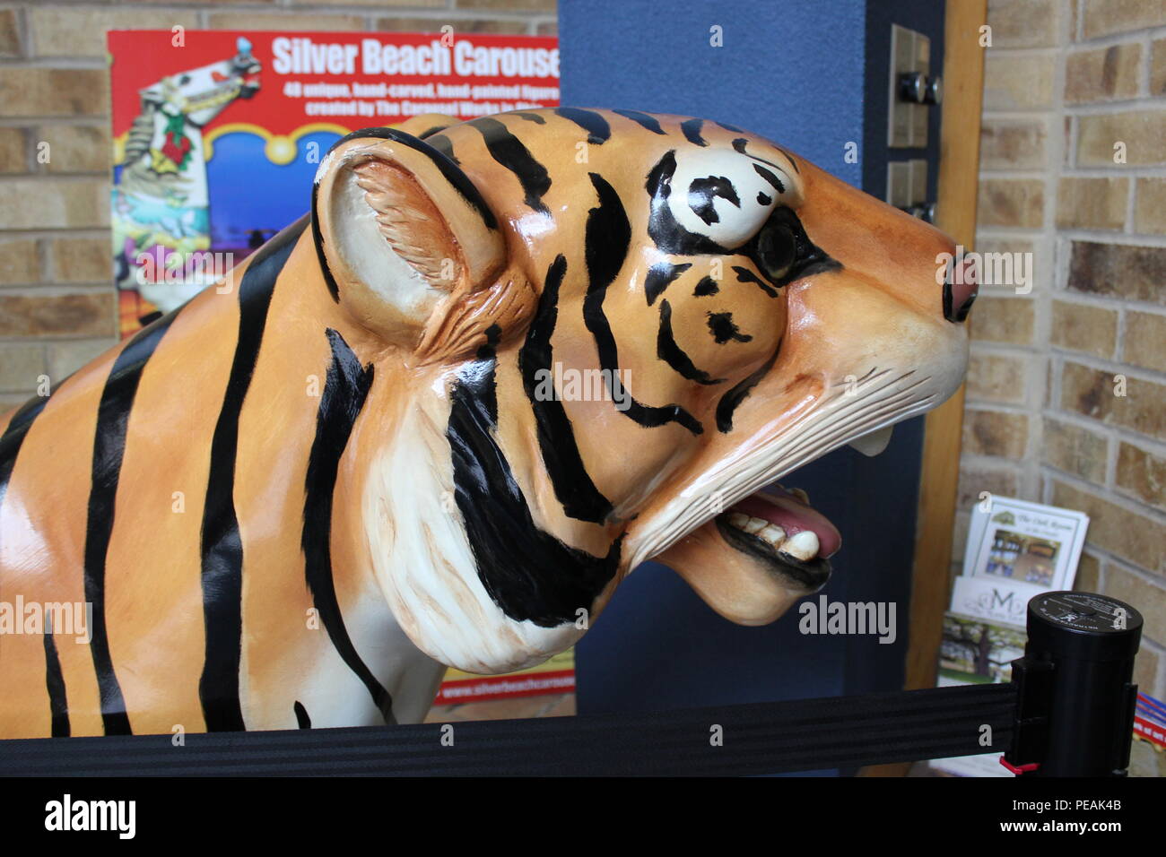 Merry Go Round tiger animale sul display in corrispondenza della zona di riposo nella nuova Buffalo Welcome Center 707 in Berrien County, Michigan. Foto Stock