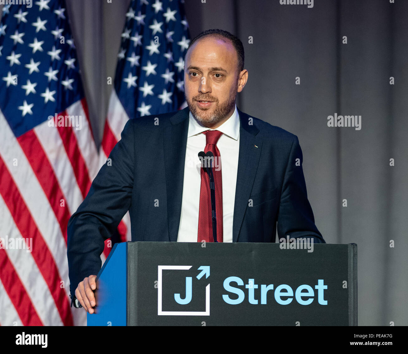 Ambasciatore Dr. Husam Zomlot, capo rappresentante della delegazione palestinese per gli Stati Uniti, parlando all'J Street Conferenza Nazionale in Foto Stock