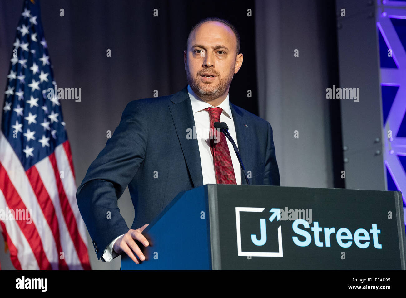 Ambasciatore Dr. Husam Zomlot, capo rappresentante della delegazione palestinese per gli Stati Uniti, parlando all'J Street Conferenza Nazionale in Foto Stock