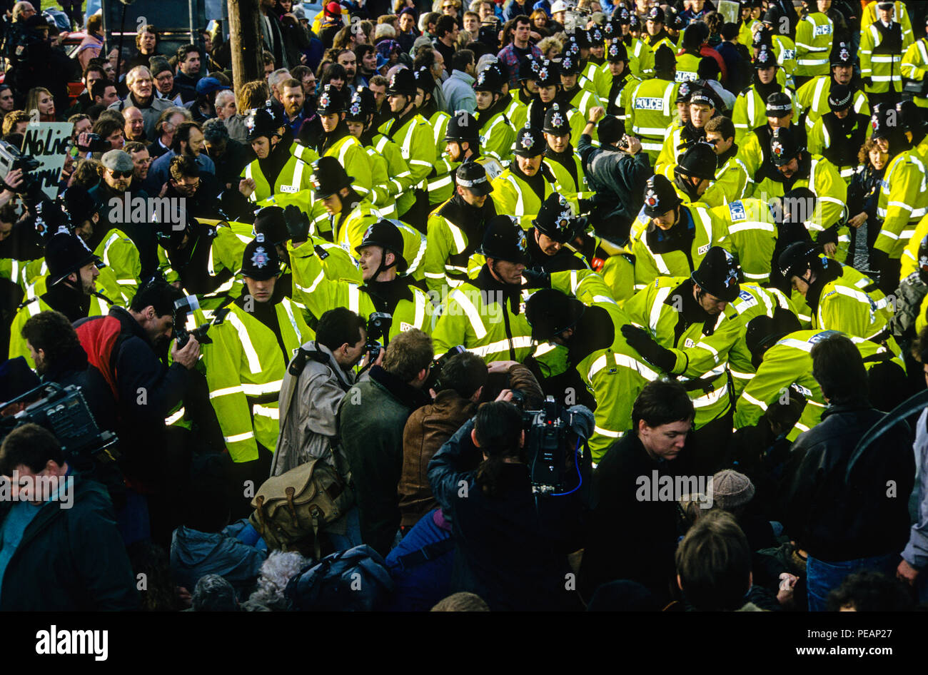 Movimento di polizia manifestanti, Battaglia di Brightlingsea, vive proteste di esportazione, Brightlingsea, Essex, Inghilterra, Regno Unito, GB. Foto Stock