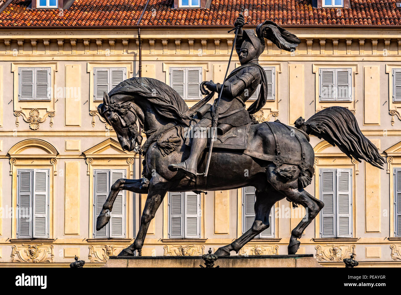 Italia Piemonte Torino Piazza San Carlo - Monumento di Emanuele Filiberto di Savoia Foto Stock