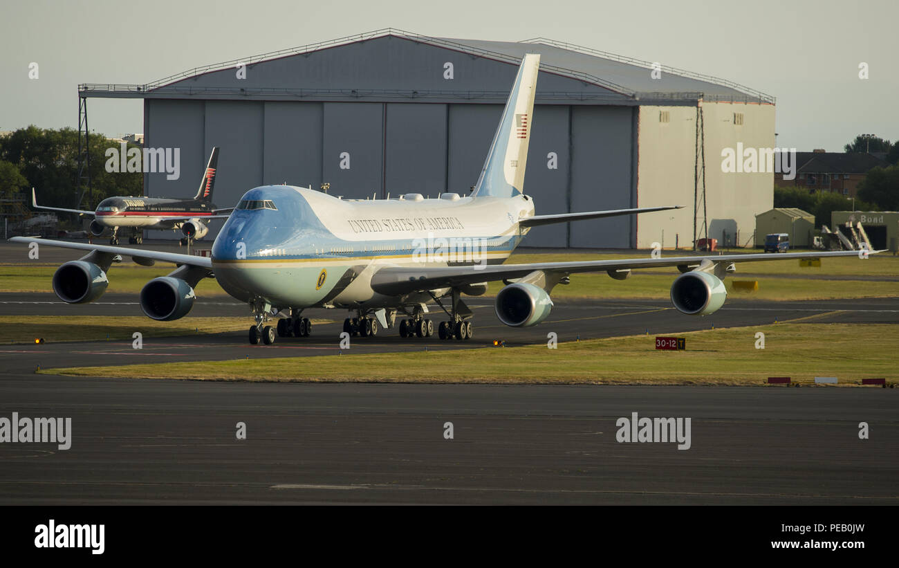 Presidente americano Donald Trump e la First Lady Melania Trump sbarca in Scozia a Prestwick Airport per la gamba scozzese del suo primo ufficiale di R.U. visita. Dotato di: Air Force One Dove: Prestwick, Regno Unito quando: 13 lug 2018 Credit: Euan ciliegio/WENN Foto Stock