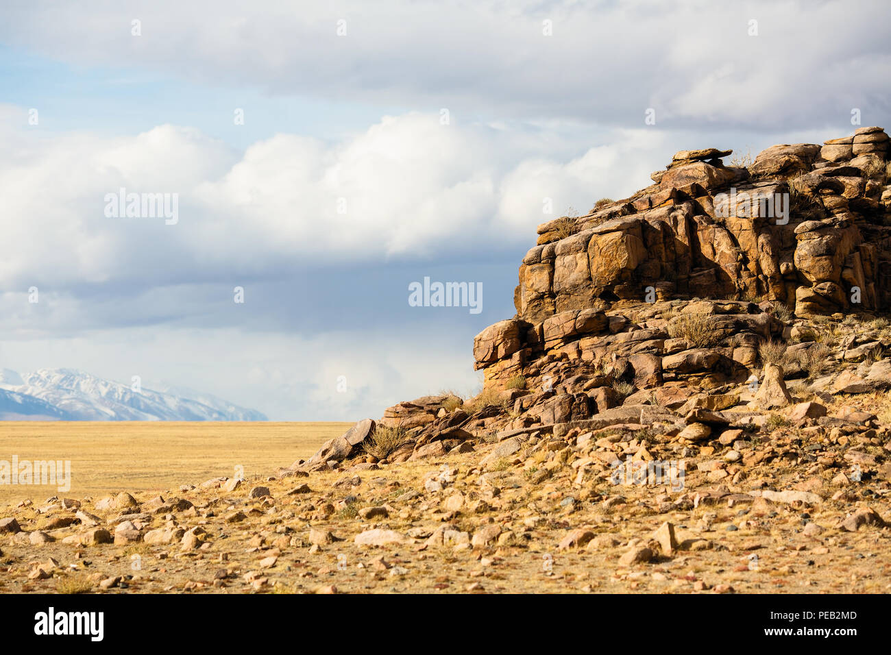 La steppa e montagne in Mongolia occidentale. Foto Stock