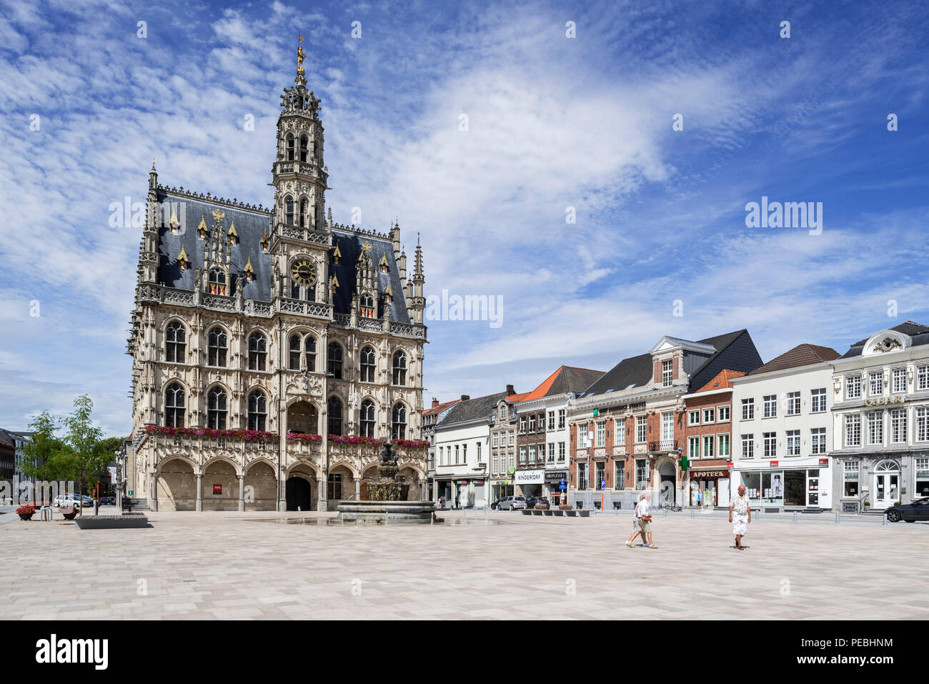 Secolo XVI Municipio / municipio e torre campanaria di Oudenaarde in stile gotico fiorito, Fiandre Orientali, Belgio Foto Stock
