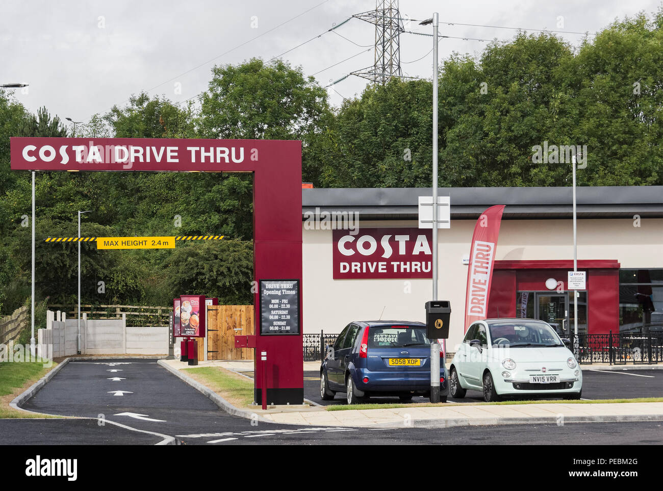 Costa drive thru in modo rotante, Southampton, Newcastle upon Tyne, Regno Unito. Foto Stock