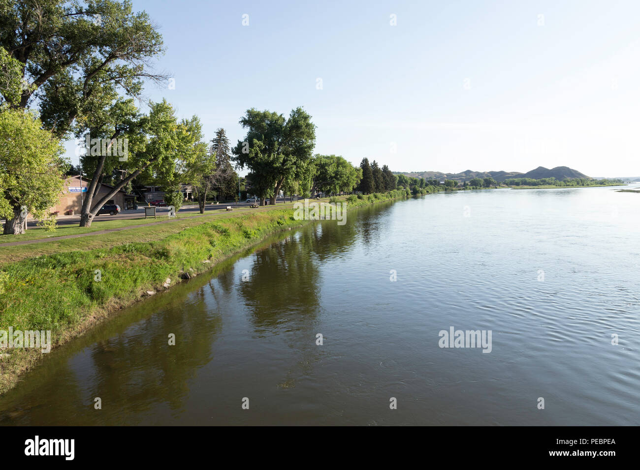 Parco e argine lungo il fiume Missouri, Ft Benton, MT, STATI UNITI D'AMERICA Foto Stock