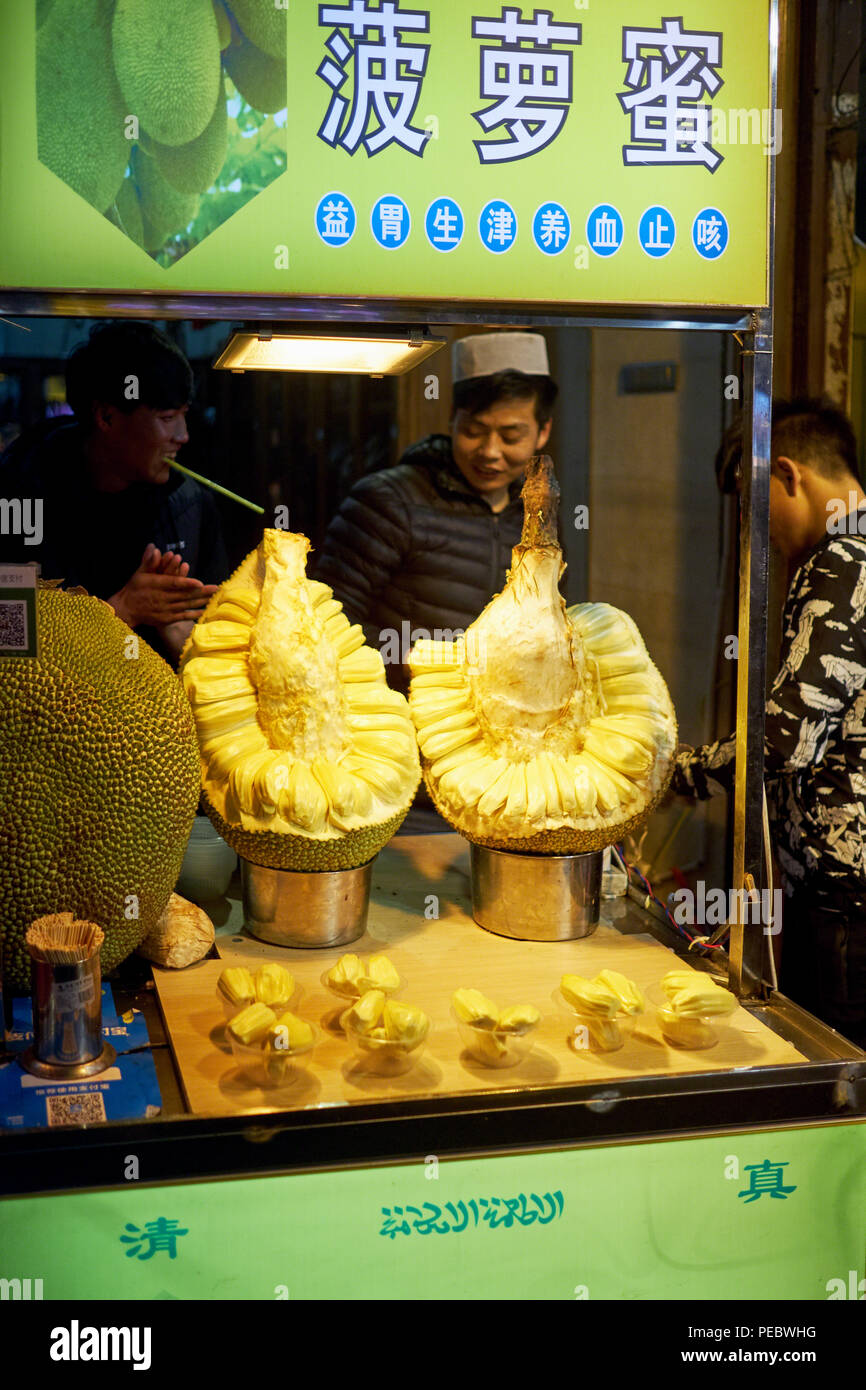 JackfruitStand in un mercato di strada, Musulmana Street, Xian, Shaanxi, Cina Foto Stock